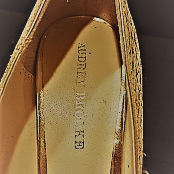 Elegant High Heeled Gold  Shoes - Picture 4 of 5